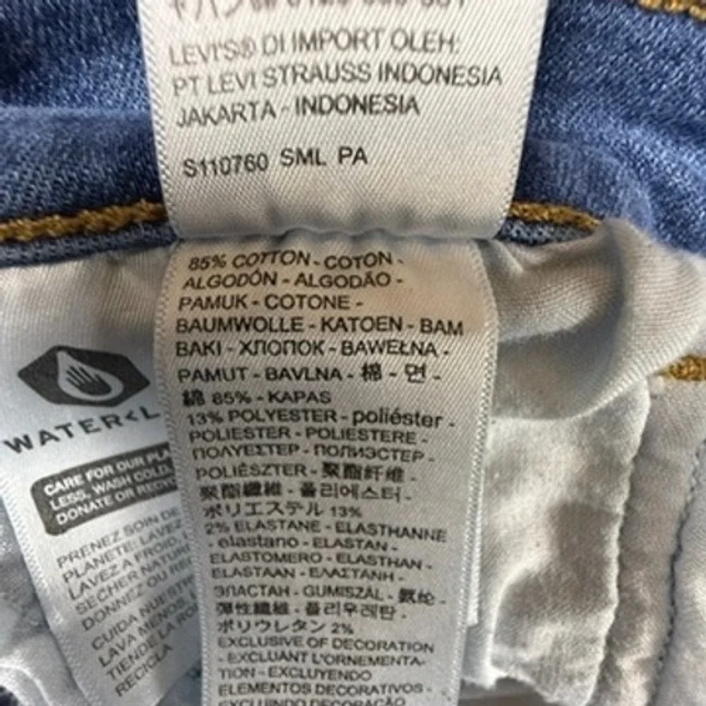 Levis 720 High Rise Super Skinny Distressed Blue Jeans Womens 26x32 52797-0396
